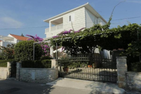 Apartments with a parking space Supetar, Brac - 23147